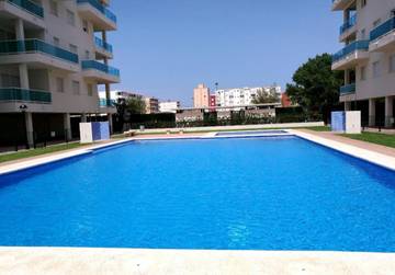 Apartamento para 4 personas, con vistas además de jardín y piscina, Se admiten mascotas en Piles