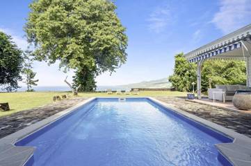 Cottage pour 8 personnes, avec piscine et jardin à Saint-Pierre (ville)