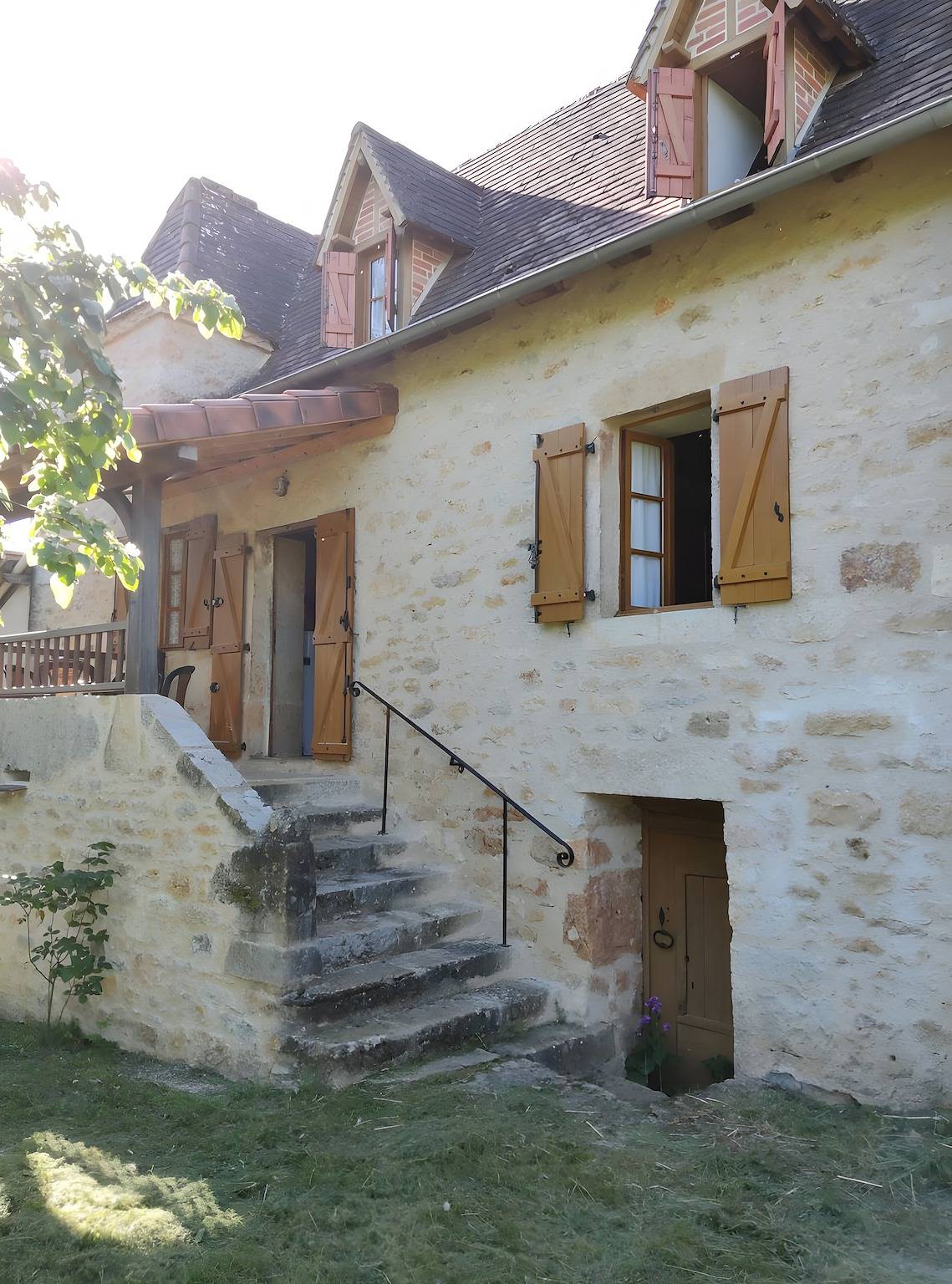 Maison Quercynoise : terrasse, jardin privés et balcon dans la vallée du Célé in Corn, Quercy