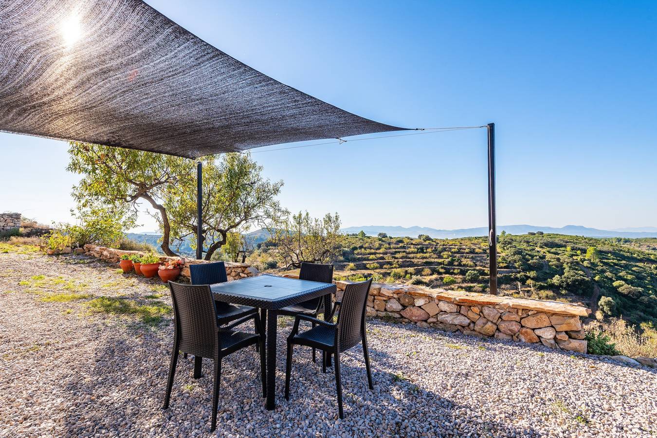 Maison de campagne 'Sanco' avec vue sur la montagne, terrasse privée et Wi-Fi in Sierra Engarcerán, Province de Castellón