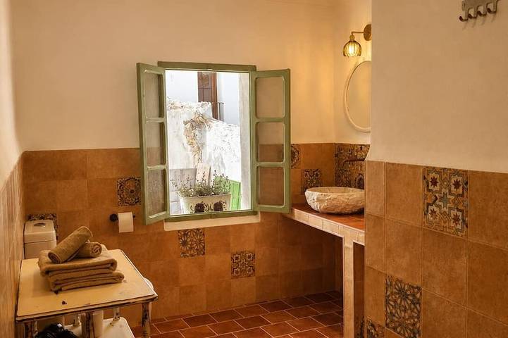 Encanto Guesthouse Room 3, Madreselva in Canillas de Aceituno, Málaga Province