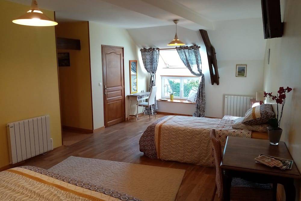 Chambre spacieuse Jaune - Petit dejeuner inclus in Gavray, Région de Coutances