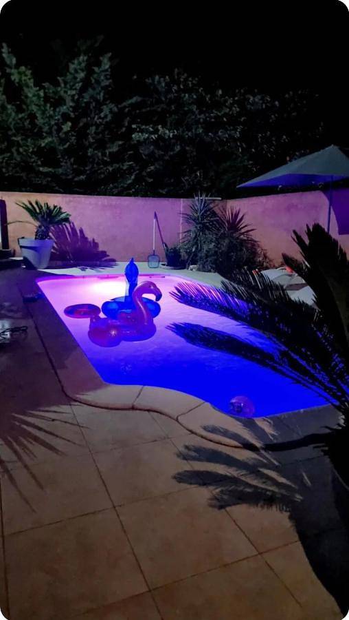 Hôtel pour 2 personnes, avec jacuzzi ainsi que piscine et sauna