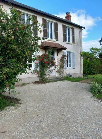 Location de vacances pour 7 personnes, avec jardin, adapté aux familles à Avallon