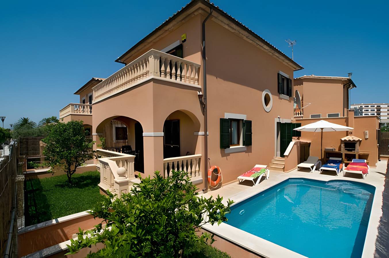 Villa „2026 Sonnenfinsternis Plus Pool“ mit Bergblick, Wlan und Klimaanlage in Alcúdia, Mallorcas Küste