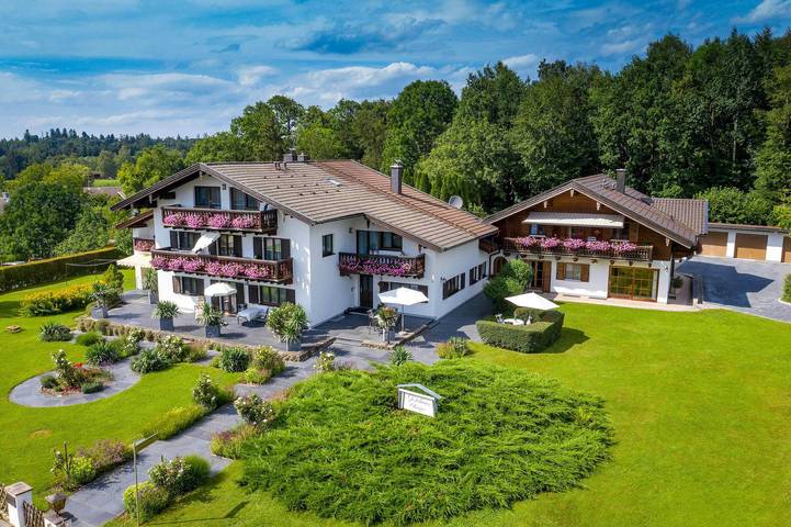 Ferienwohnung für 2 Personen, mit Balkon und Terrasse sowie Garten am Chiemsee