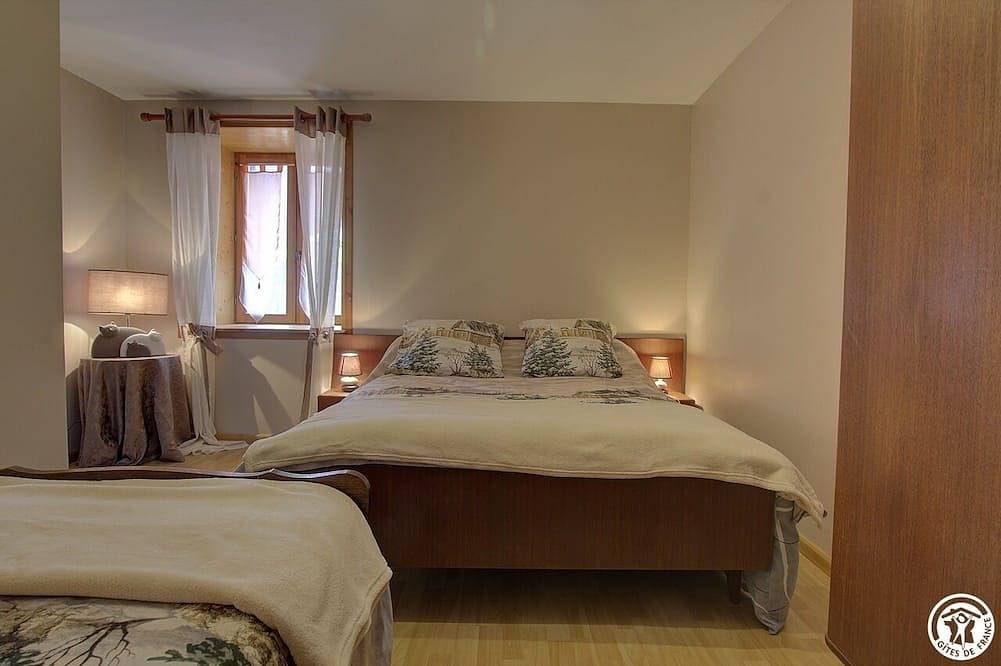 Gîte avec piscine partagée et spa, idéal pour un séjour nature ou des vacances à la montagne au cœur in Chézery-Forens, Parc naturel régional du Haut-Jura
