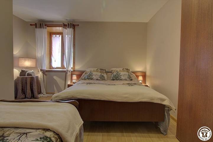 Location de vacances pour 5 personnes, avec jardin ainsi que jacuzzi et piscine à Chézery-Forens - 3