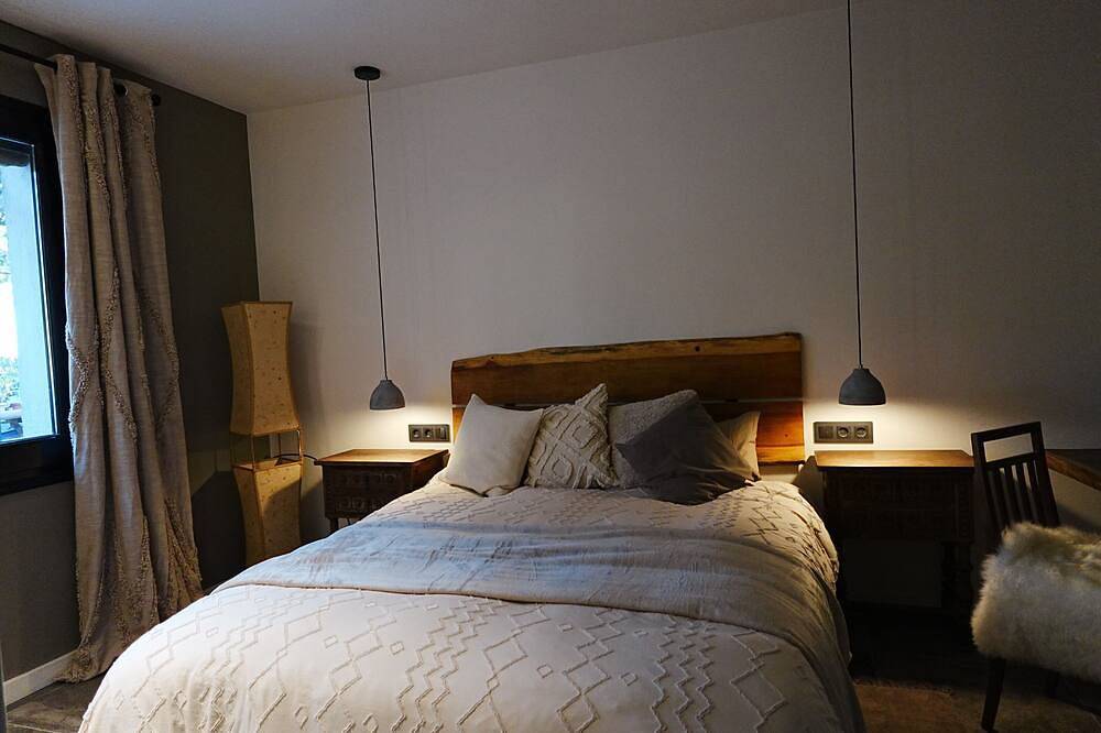 Private sea-view guest house, 2 bedrooms near Barcelona on a private estate in Supermaresme, Sant Andreu de Llavaneres