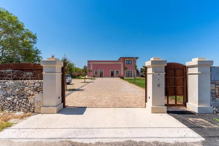 Location de vacances pour 10 personnes, avec jardin et terrasse ainsi que vue et piscine, animaux acceptés à San Cesario di Lecce - 4