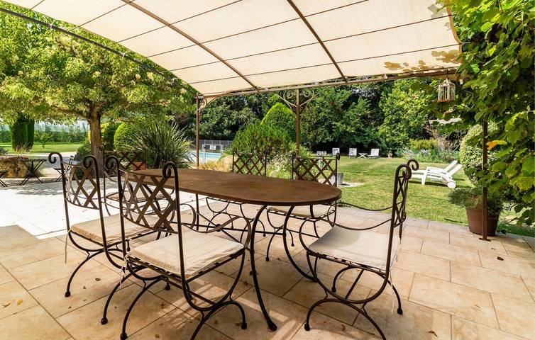 Retraite avec vue sur la montagne : Piscine, parking et Internet in Pernes-les-Fontaines, Vaucluse