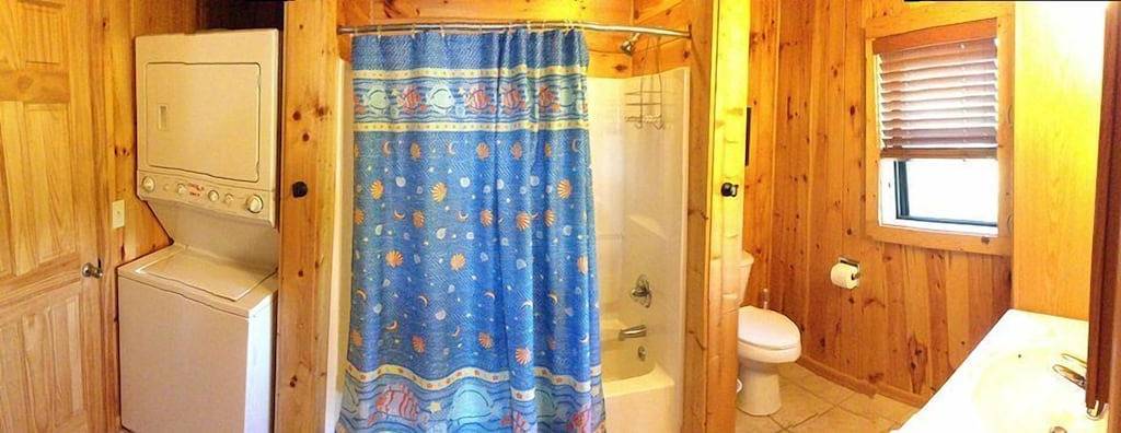 Gedenkwochenspecial !! Die Barschhütte mit Whirlpool und Panoramablick ist grasbewachsen in Blue Ridge Parkway, Little Switzerland