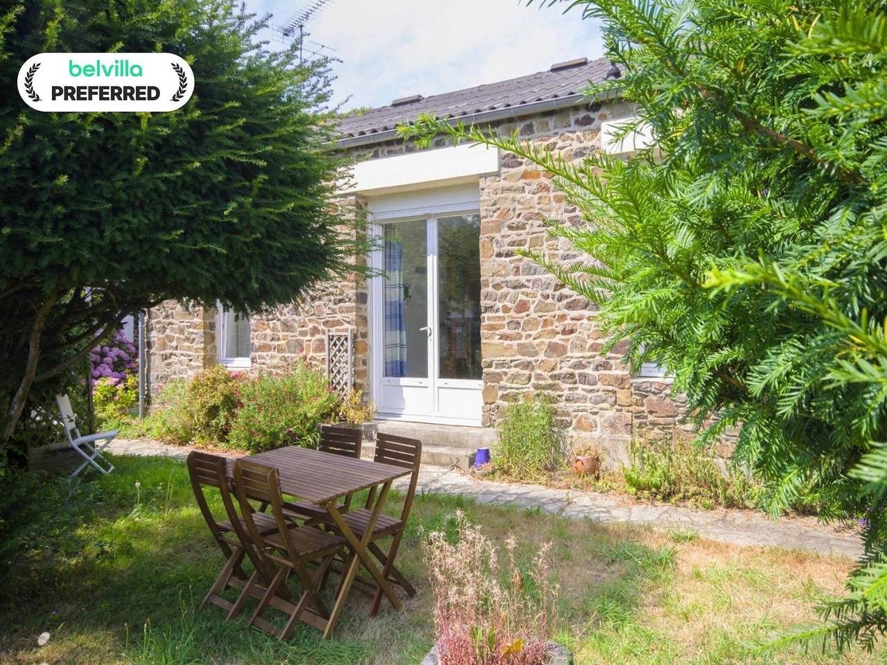Casa de piedra junto a Playa Godelins in Étables-sur-Mer, Côte de Goëlo