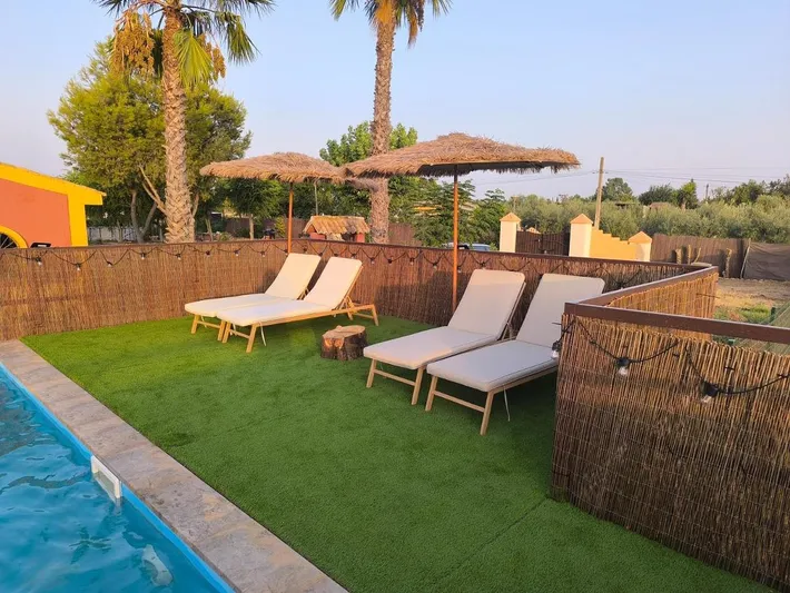 Holiday apartment for 3 people, with terrace and lake view as well as pool and garden - 1