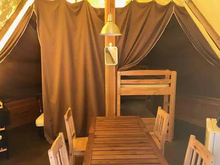 Flower Camping Jas du Moine - Tente 4 personnes - Tipi Standard 12m² - 2 chambres (sans sanitaires) + Terrasse in Salignac, Région de Forcalquier