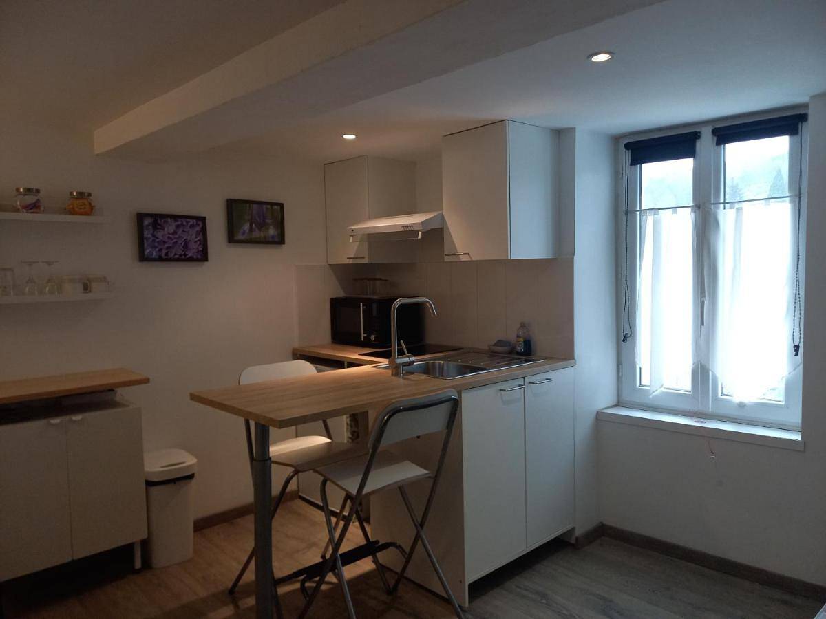 Appartement entier, One-Bedroom Apartment in Cuers, Côte méditerranéenne (France)