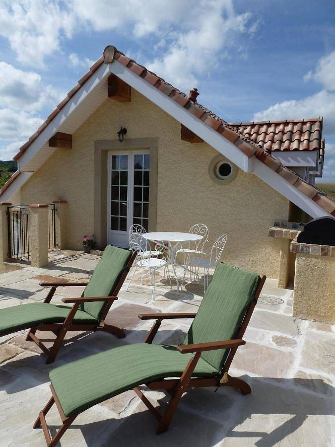 Location de vacances pour 4 personnes, avec Terrasse et Jardin ainsi que Piscine et Vue à Hounoux - 3