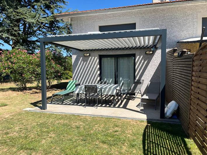 Gîte pour 2 personnes, avec jardin dans Larnage