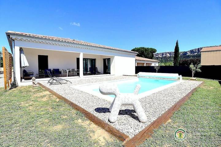 Gîte pour 6 personnes, avec terrasse ainsi que jardin et jacuzzi à Saint-Didier-sous-Aubenas