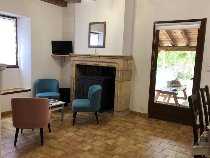 Location de vacances pour 2 personnes, avec piscine ainsi que vue et jardin à Audrix - 3