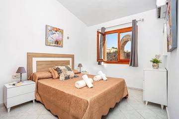 Villa pour 8 Personnes dans Cala Blanca, Ciutadella, Photo 2