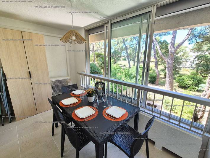 Entire holiday apartment, Sleeps 4, Air conditioning, all on foot in Saint-Mandrier-sur-Mer, Mediterranean Coast (France)