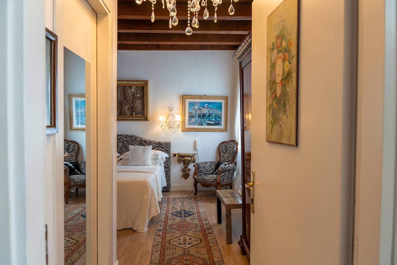 Room 'Casino Di Caccia 2' with Shared Pool, Wi-Fi and Air Conditioning in Sommacampagna, Verona Province