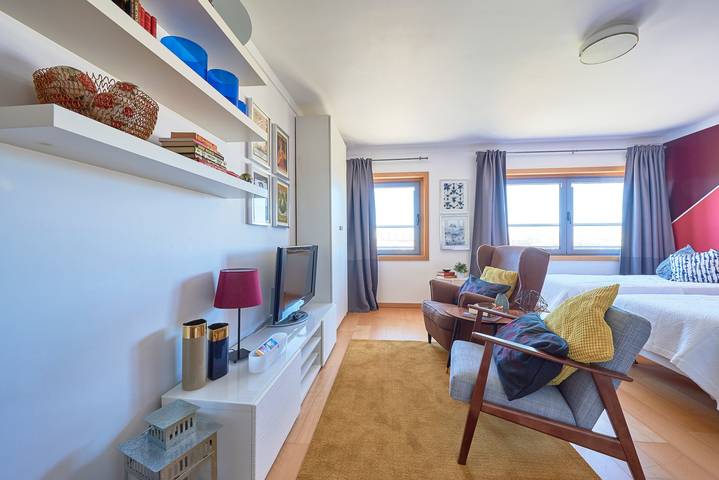 Entire studio, Studio Apartment 'Expo' with Wi-Fi in Parque das Nações, Costa de Lisboa