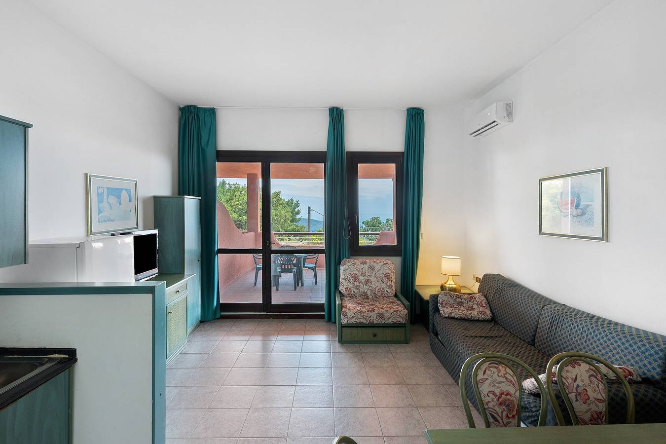 Appartamento intero, P.R. Club - Trilocale Enea 39 con Vista Mare, Terrazza Privata e Aria Condizionata in Centola, Cilento Coast