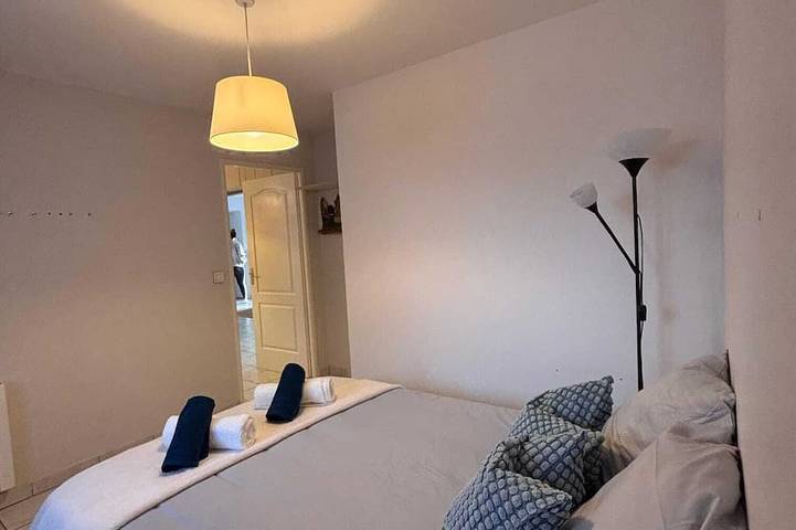 Location de vacances pour 15 personnes, avec jacuzzi et jardin à Mandres-les-Roses