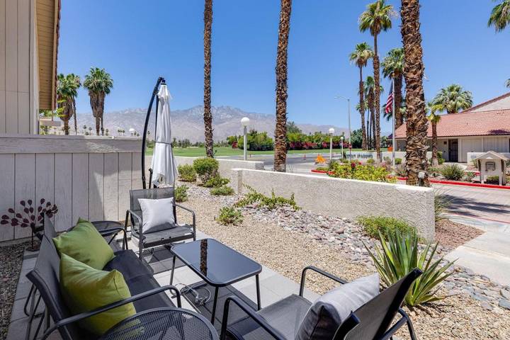Apartamento de vacaciones para 6 personas, con terraza además de vistas y piscina - 1