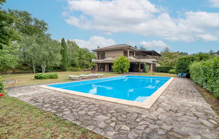 Acogedor apartamento con piscina, aparcamiento y WiFi cerca de Le Mosse in Montefiascone, Provincia de Viterbo