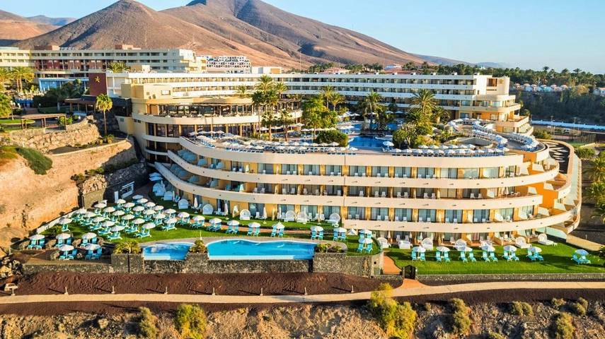 Hotel für 3 Personen, mit Kinderpool und Garten sowie Pool und Sauna - 1