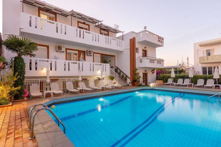 Appart’hôtel pour 4 personnes, avec piscine ainsi que vue et jardin
