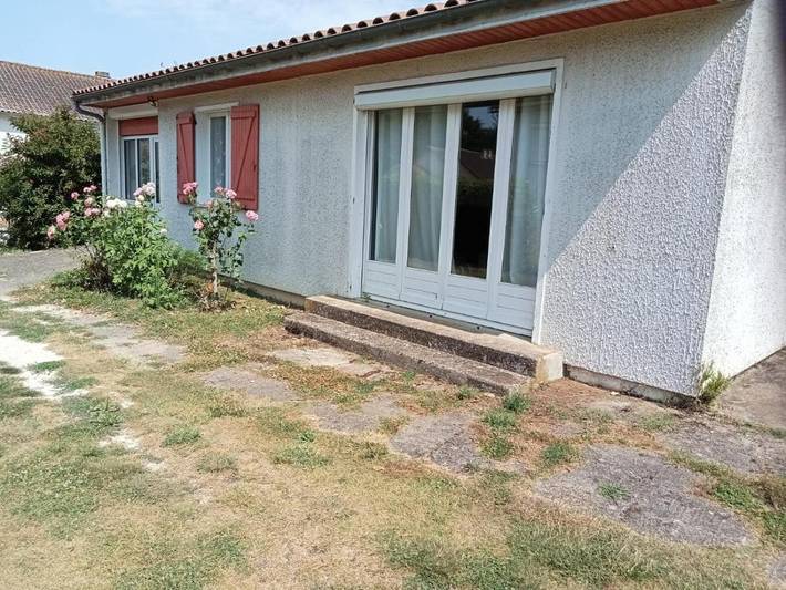 Location de vacances pour 2 personnes, avec jardin et vue à Bouresse