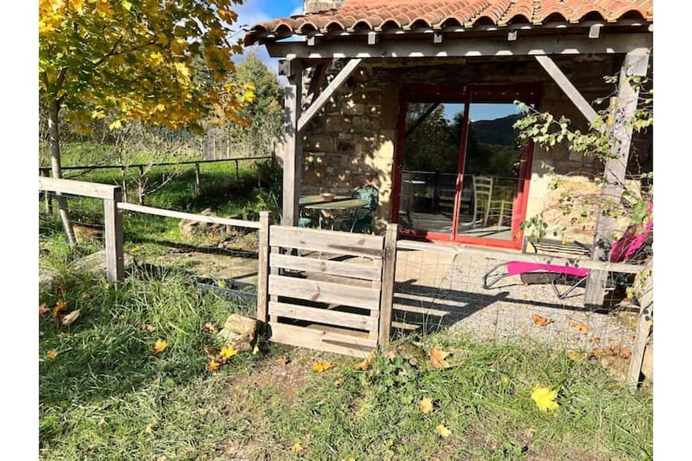 Entire apartment, Gite Herisson, Nid Pour Amoureux Dans la Nature in Avène, Lodève region