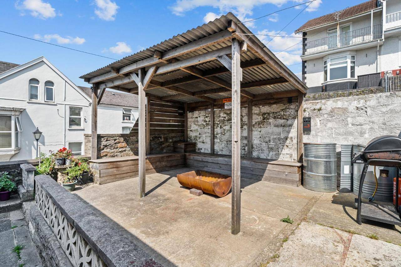 Entire apartment, Two-Bedroom Apartment in Swansea, Swansea region