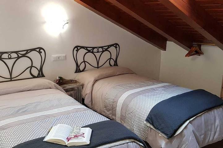 Casa turística adaptada minusválidos. Grupos entre 12/14 personas. in Zorraquín, Provincia de La Rioja