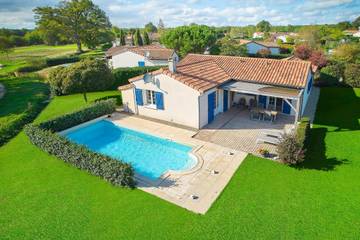 Cottage pour 4 personnes, avec piscine à Vasles
