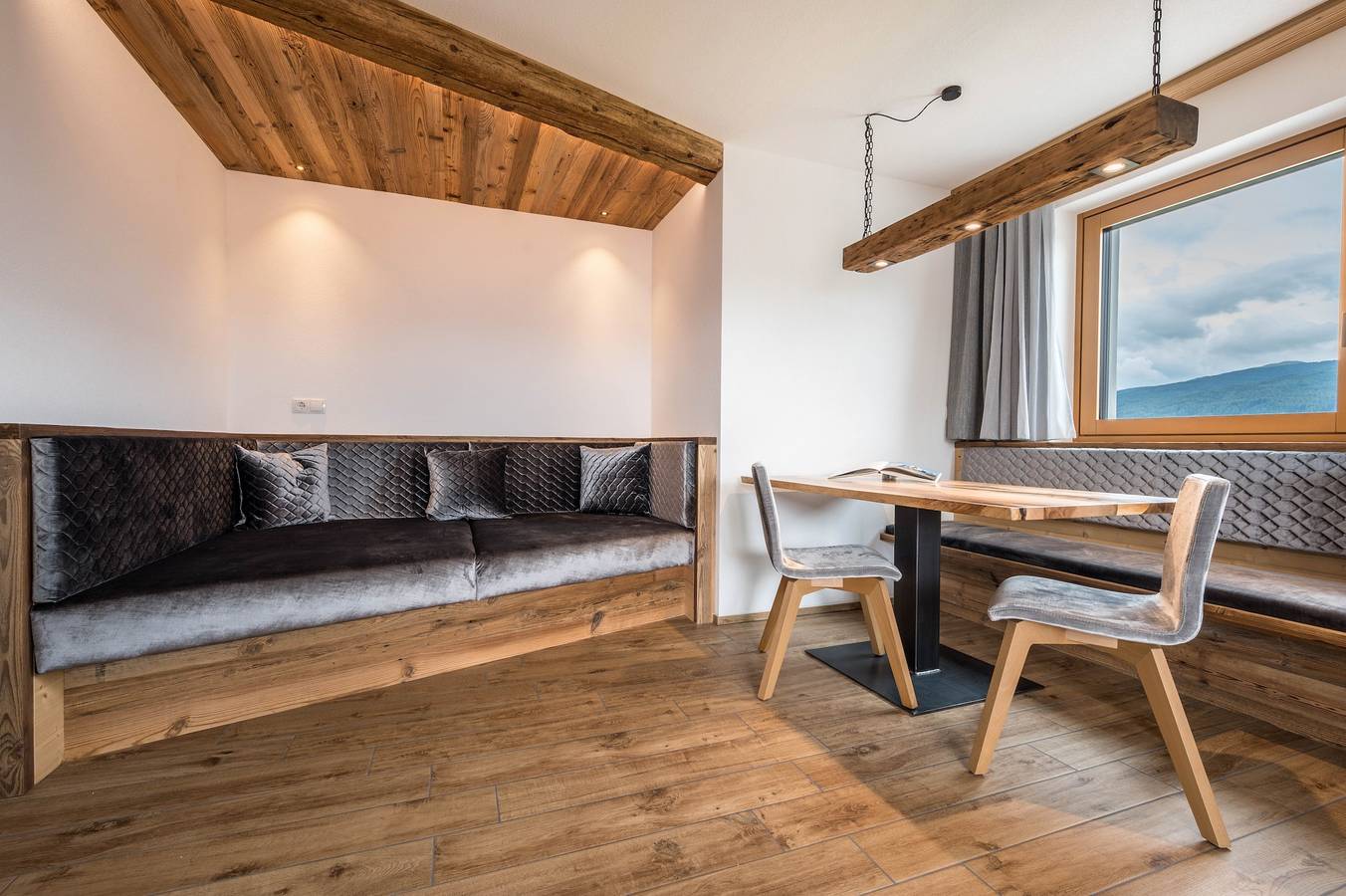Ganze Wohnung, Ferienwohnung "Forchnerhof Apt 1" mit Bergblick, privater Terrasse und Wlan in Terenten, Dolomiti Superski