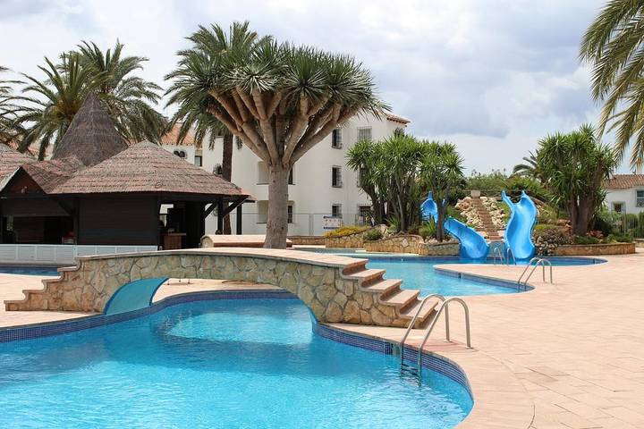 Vakantieappartement voor 4 personen, met balkon en kinderzwembad in Dénia