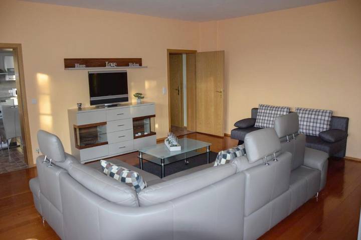 Ferienwohnung für 6 Personen, mit Balkon und Terrasse sowie Garten und Ausblick in Sangerhausen - 4