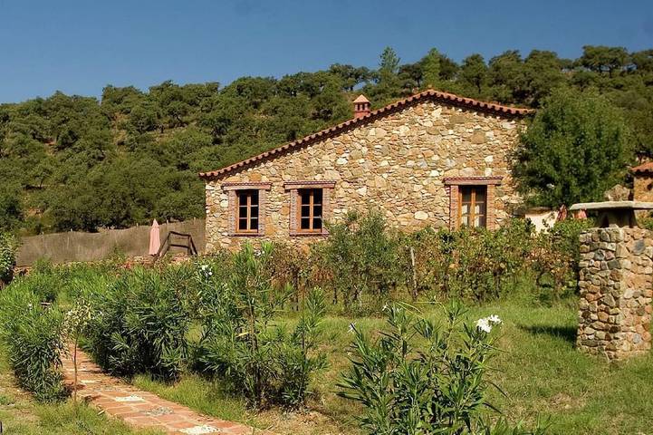 Cottage for 2 people, with pool and garden as well as terrace, with pets - 1