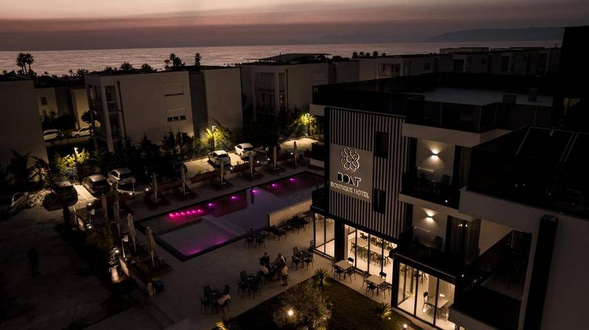 Hôtel pour 2 personnes, avec Terrasse ainsi que Jardin et Piscine