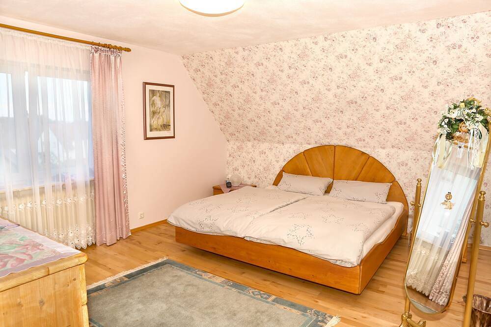 Ferienwohnung in Waldmohr - Das Ferienhaus Rose für Familien, Paare und Beruf in Waldmohr, Saar-Nahe-Bergland