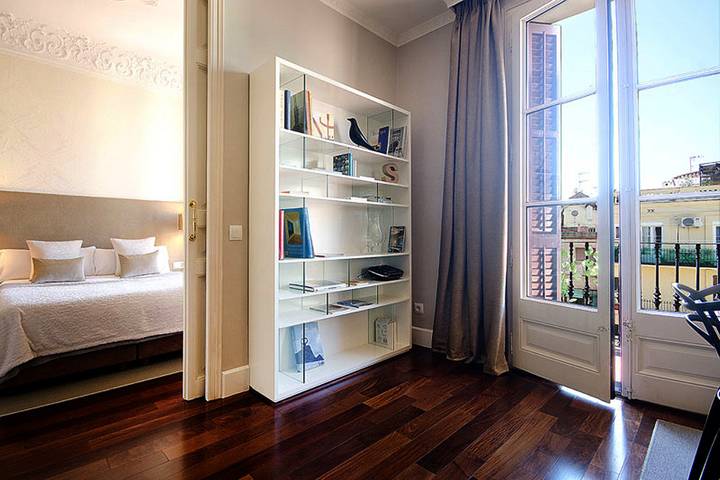 Ganze Wohnung, Ferienwohnung für 6 Personen mit Terrasse in Barcelona Zentrum, Barcelona