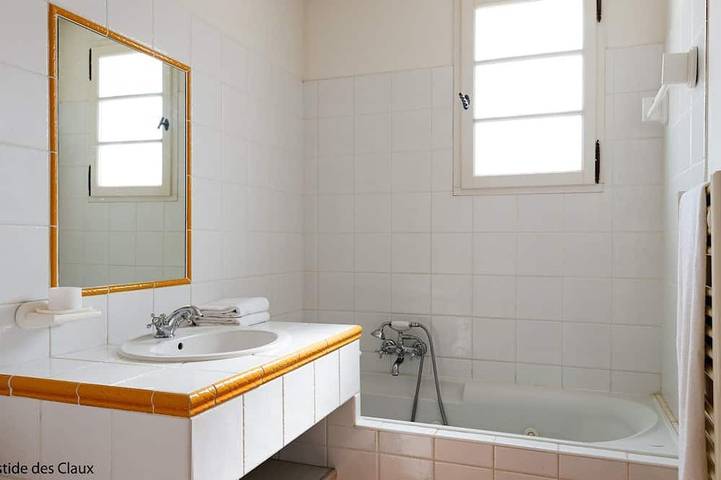 Location de vacances pour 4 personnes, avec Balcon/Terrasse et Jacuzzi ainsi que Terrasse et Jardin dans Domaine de Fayence - 3