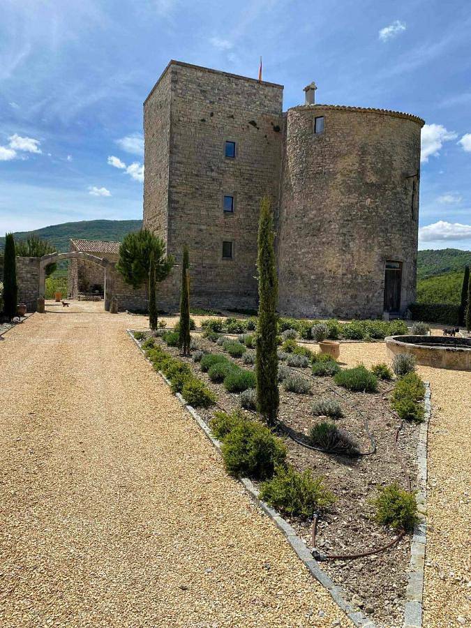 Chateau de Sainte Jalle in Sainte-Jalle, Région de nyons