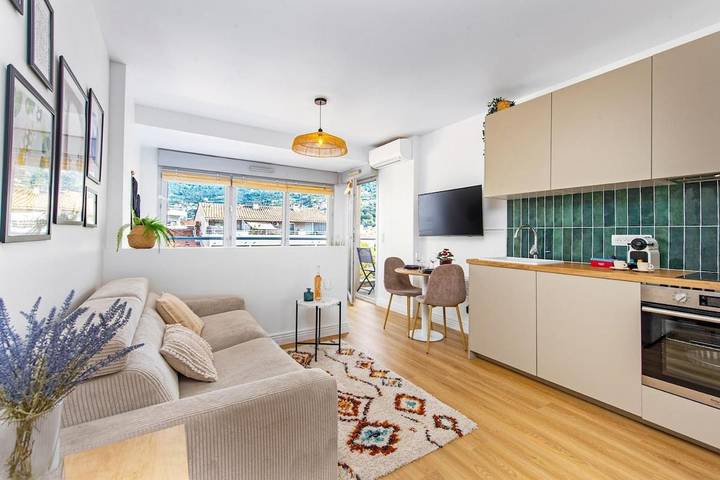 Gîte pour 4 personnes, avec vue et balcon dans Gare De Nice Riquier