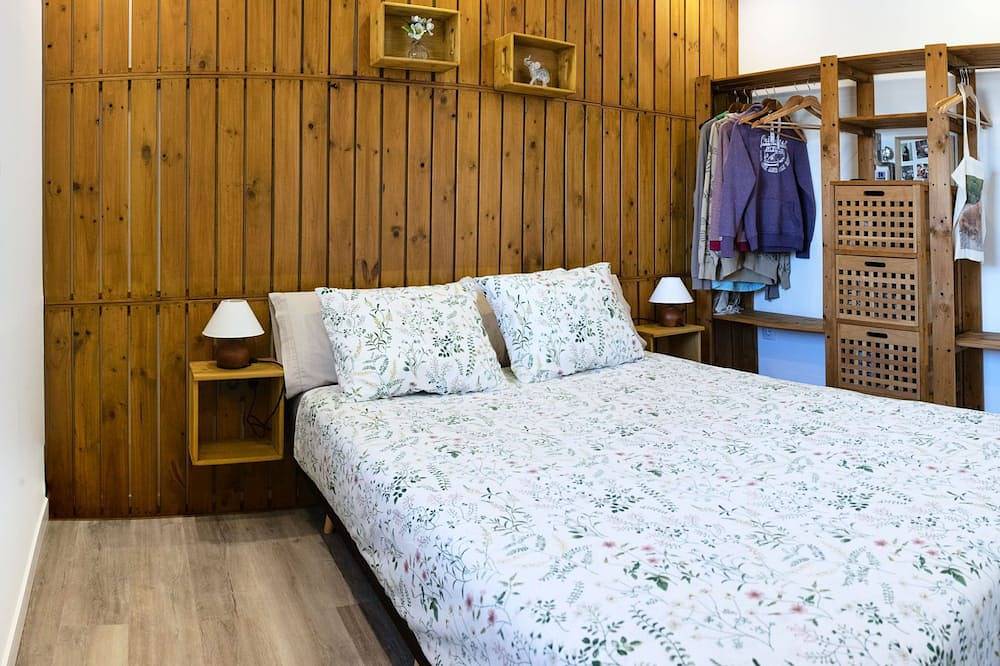 Entire apartment, House in the mountains, with views and swimming pool, 15 min from Barcelona. in Sant Cugat del Vallès, Barcelona Inland